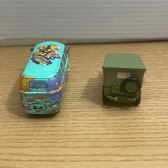 Pixar Disney Cars Lot Fillmore and Sarge Pull Back & Go Vehicles See Video - Picture 4 of 8